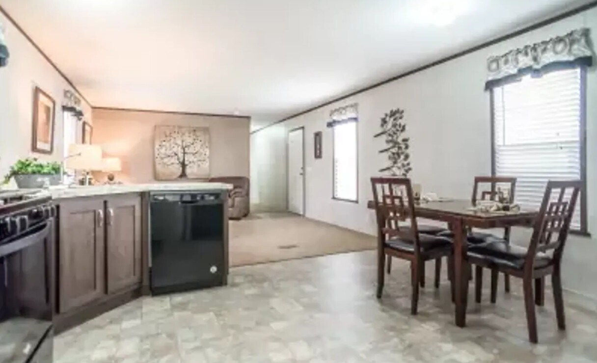 Foto del edificio - 17144 Canterbury Cir