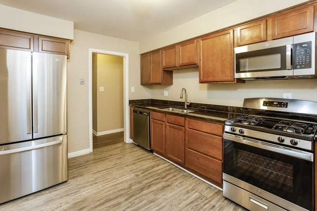 Building Photo - 1463 Deerfield Rd