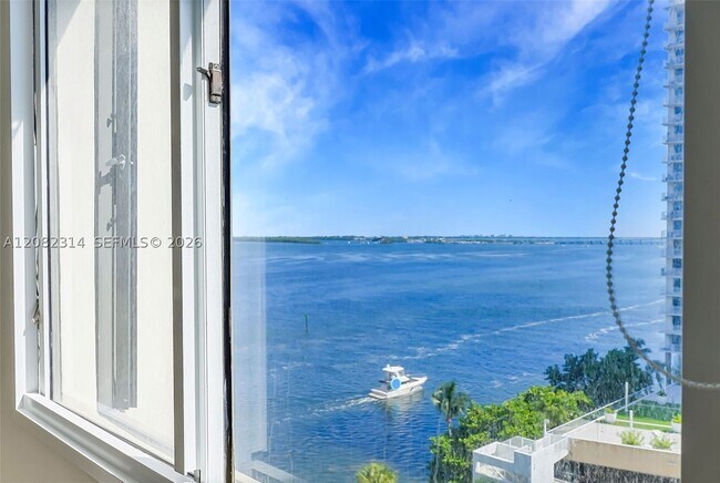 Building Photo - 520 Brickell Key Dr