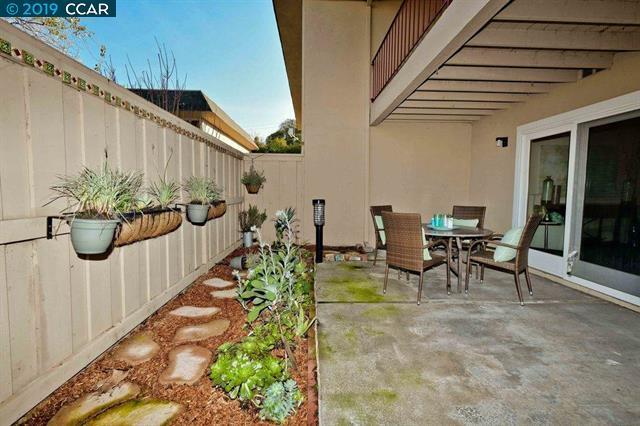 Private Large Front Patio - 1016 Bancroft Rd