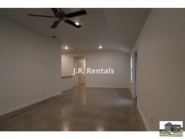 Building Photo - 106 Lost Trl