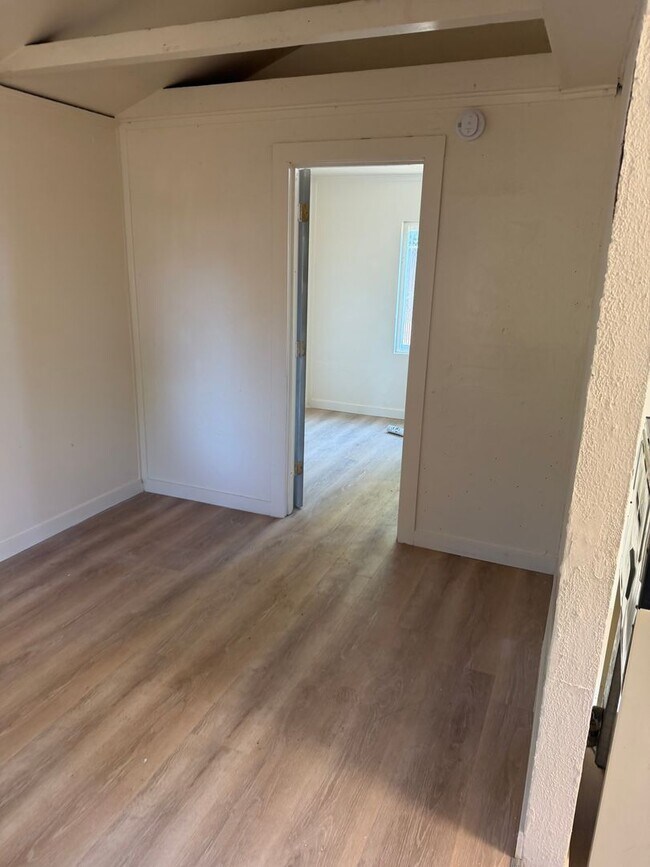 Foto del edificio - 1 bed 1 bath home with Garage