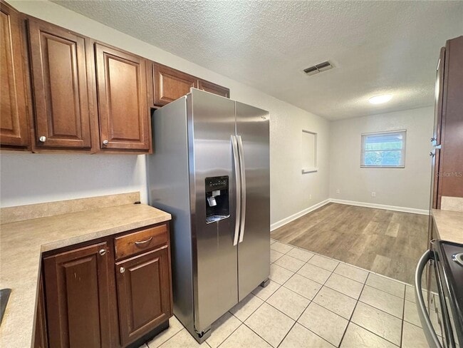 Building Photo - 674 Avenue L SE