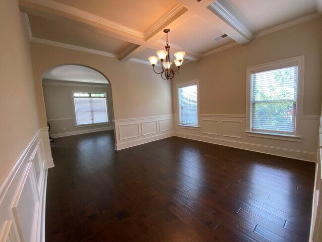 Building Photo - 735 Porter Ln
