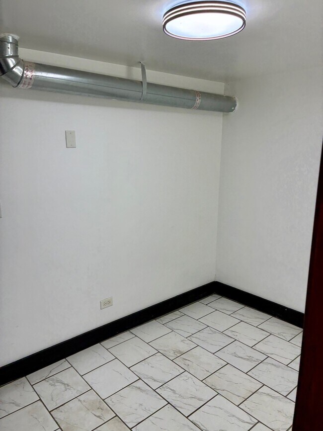 Foto del edificio - 1111 N Leclaire Ave