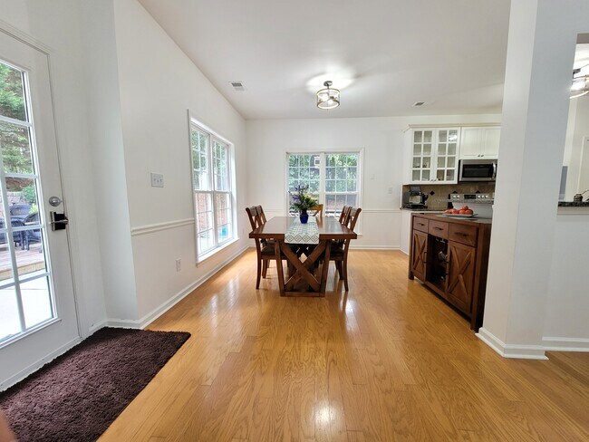 Building Photo - 105 Pine Shoals Trl