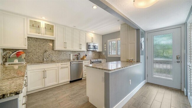 Foto del edificio - 1601 Pelican Point Dr