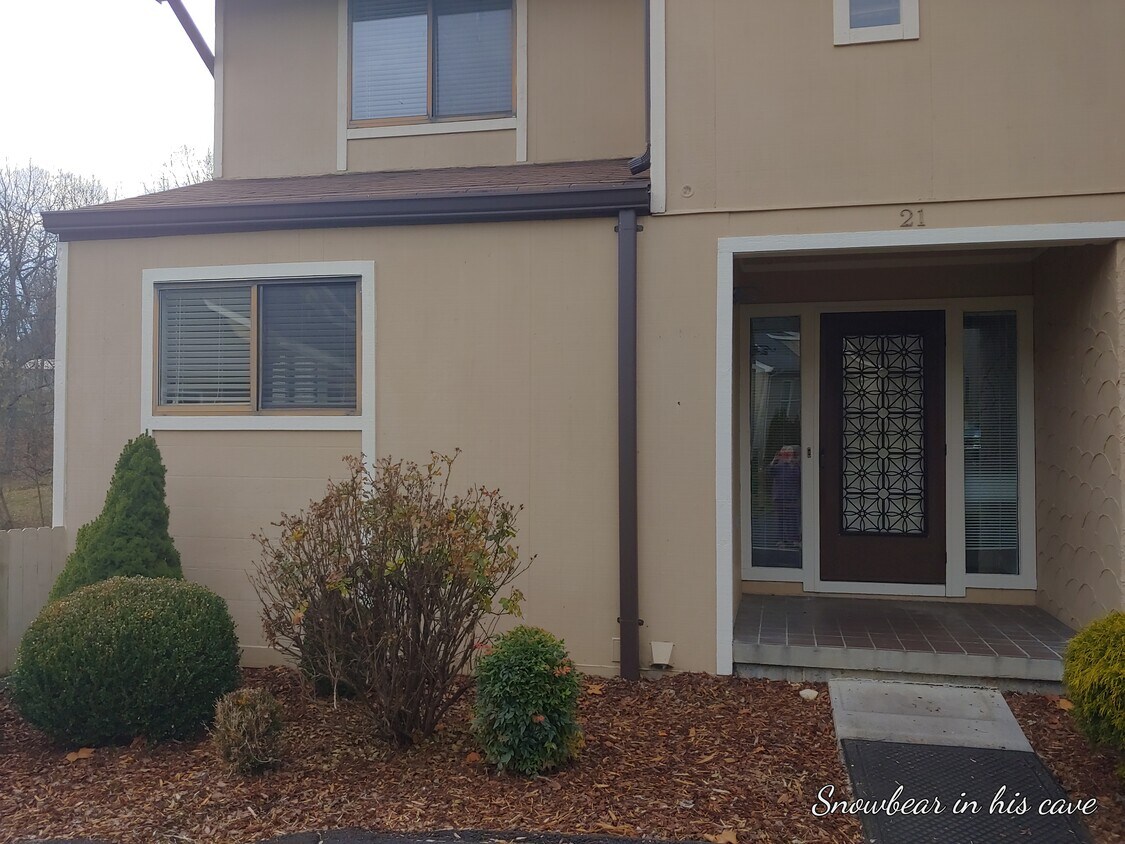 Primary Photo - 605 Redstone Dr