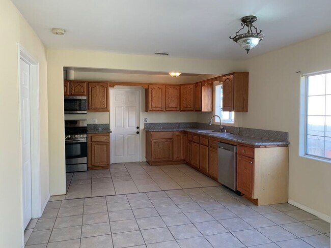 Building Photo - 1320 3 Ranch Rd