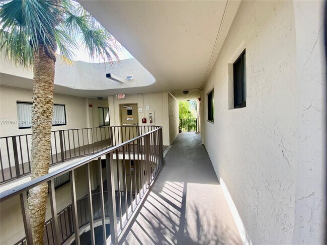 Foto del edificio - 8035 SW 107th Ave