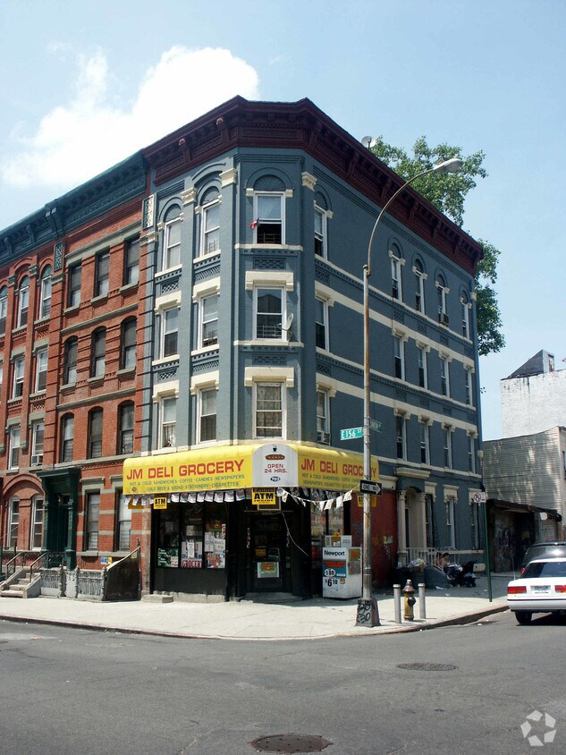 Primary Photo - 809 E 156th St