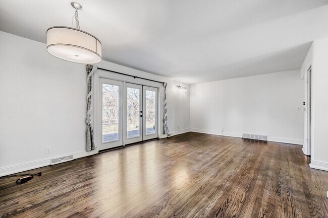 Photo - 4585 Martin Dr House