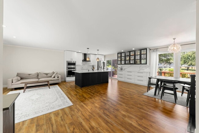 Foto del edificio - 215 Longridge Ct