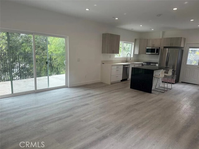 Foto del edificio - 22823 Crespi St
