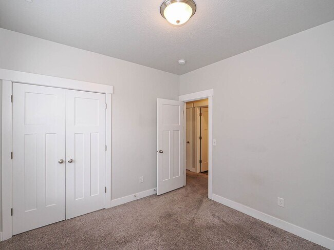 Foto del edificio - 14474 S Renner Ln