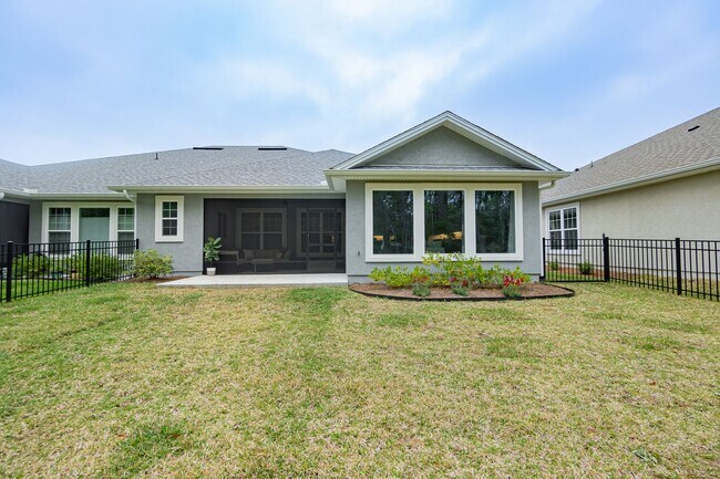 Building Photo - Practically brand new 3/2 w/ pool access!