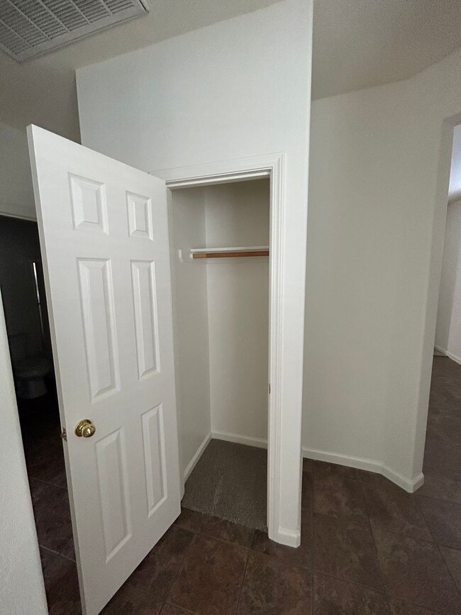 Building Photo - 2 Bedroom with office - Utilities included...