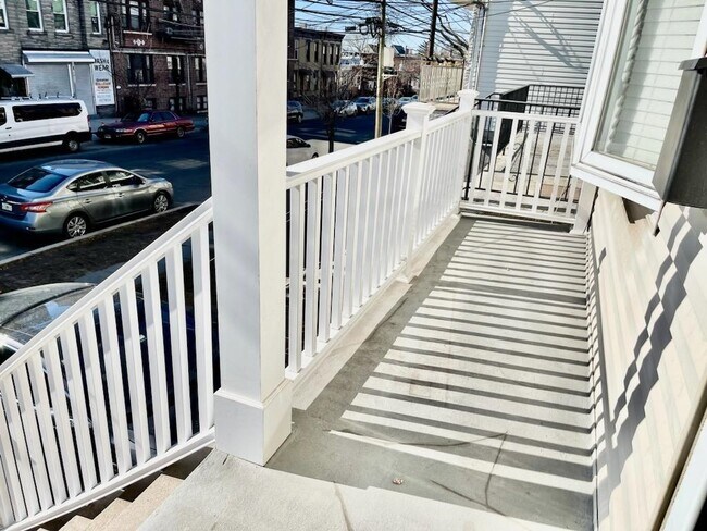 Building Photo - 172 Manhattan Ave