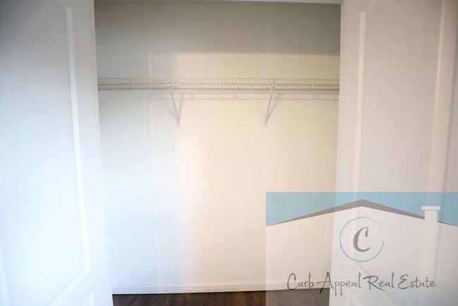 Building Photo - Utilities included!! Internet included!! Spacious 2 bed /2 full bath apt - includes washer/dryer