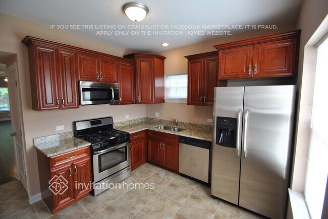 Building Photo - 5026 N Avers Ave