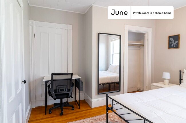 Building Photo - Private bedroom in 4 bed/1 bath Home