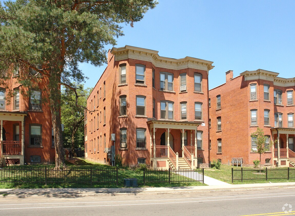 Primary Photo - 569-571 Zion St