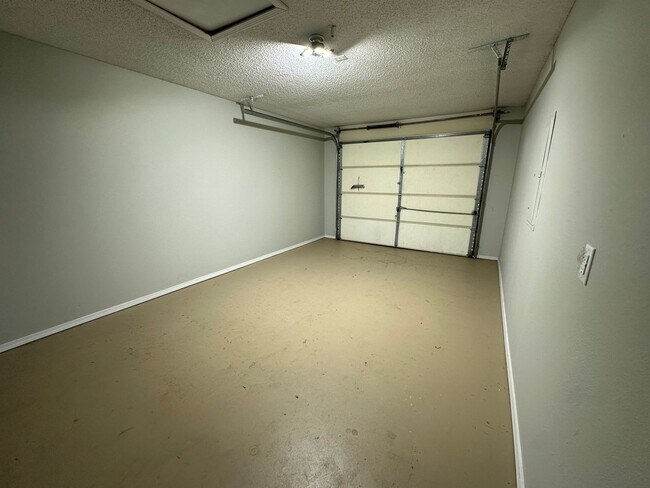 Building Photo - 3401 SW Landau Ct