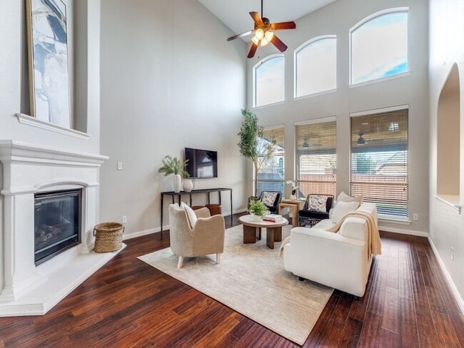 Building Photo - 3250 Woodbine Tr