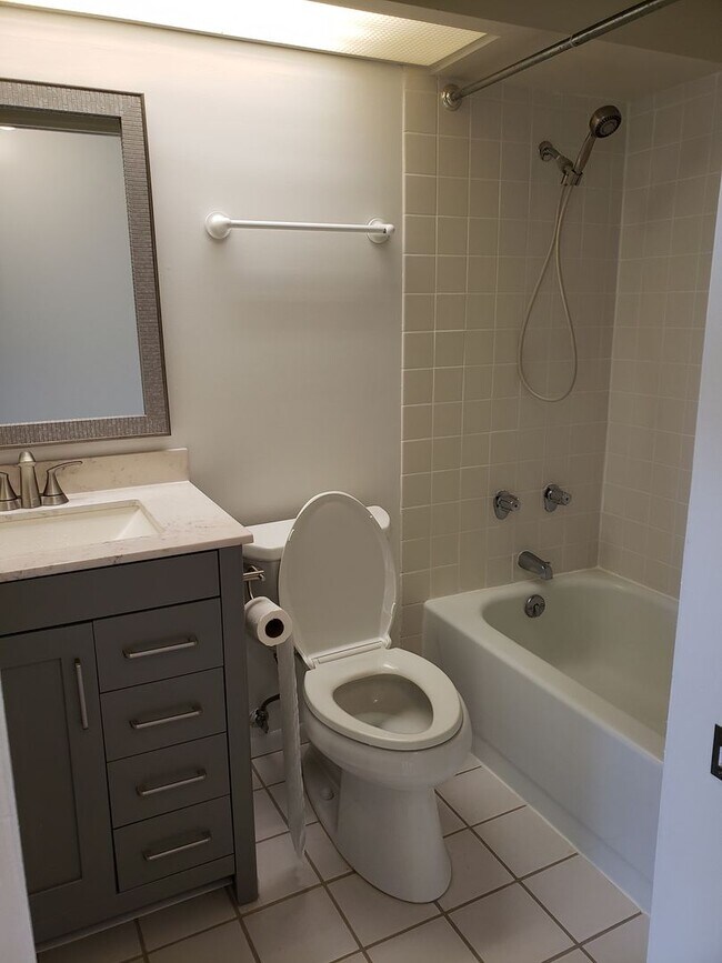 Building Photo - Newly Renovated Quiet Punchbowl Unit 1bd, ...