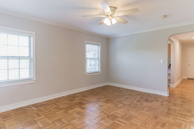 Building Photo - Spacious 1 Bedroom in Northwest DC!
