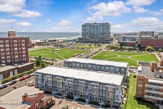 Building Photo - 1403 Kingsley St