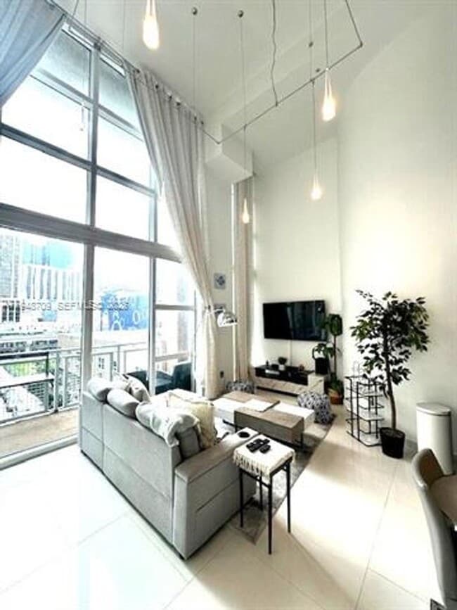 Building Photo - 253 NE 2nd St