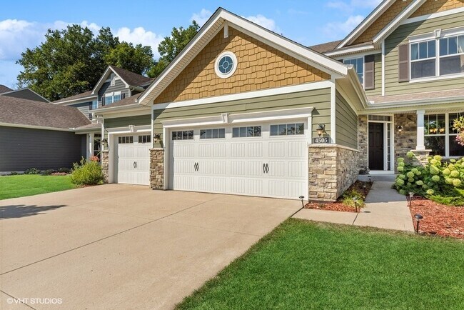 Foto del edificio - 4505 Yellowstone Ln N