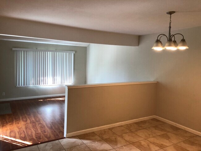 Foto del edificio - 24352 Dover Ln