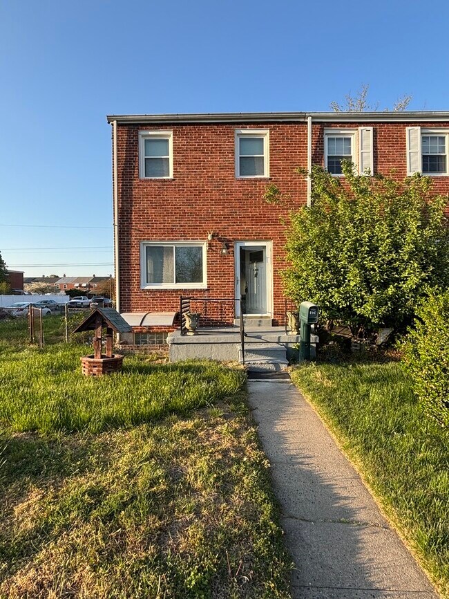 Foto del edificio - 3 bedroom 2 bathrooms