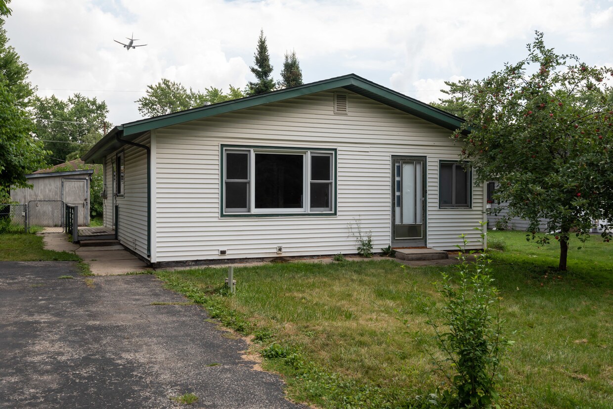Primary Photo - 369 N Elmwood Ave