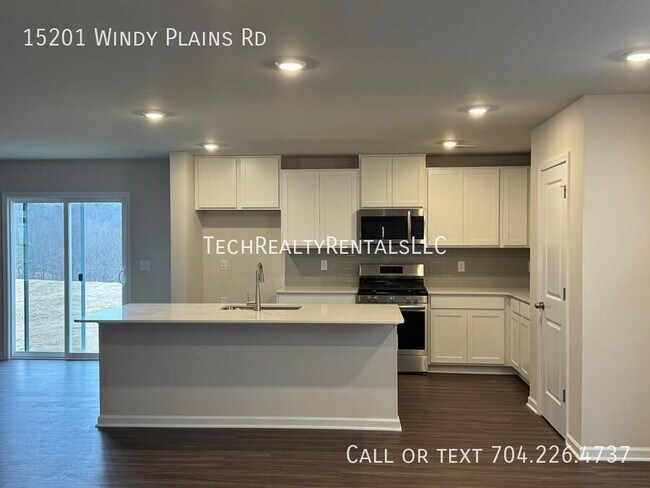 Building Photo - 15201 Windy Plns Rd