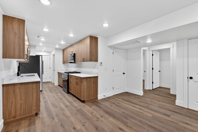 Building Photo - L199ER