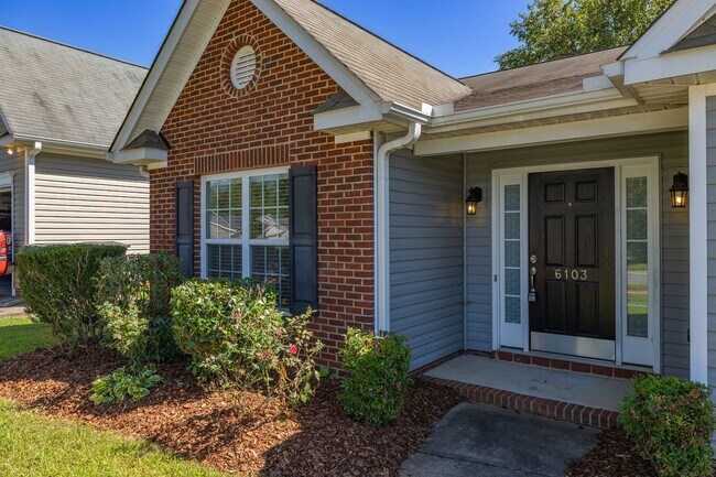 Building Photo - Charming Residence with Modern Amenities and Community center access