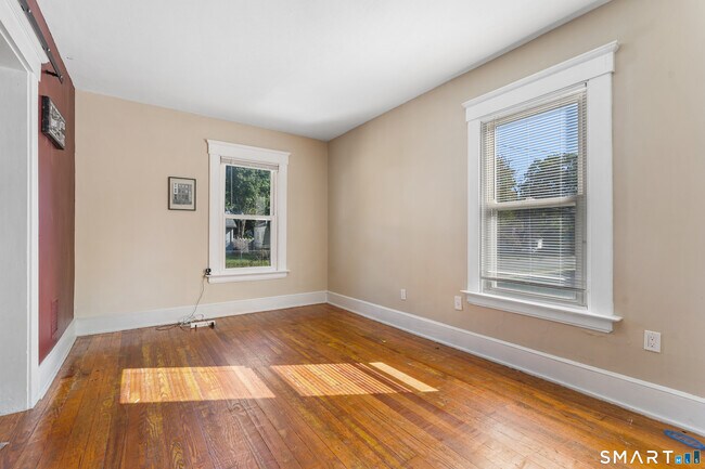 Foto del edificio - 304 Fairview Ave