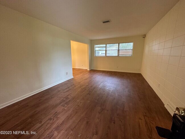 Foto del edificio - 2131 Goltare Dr