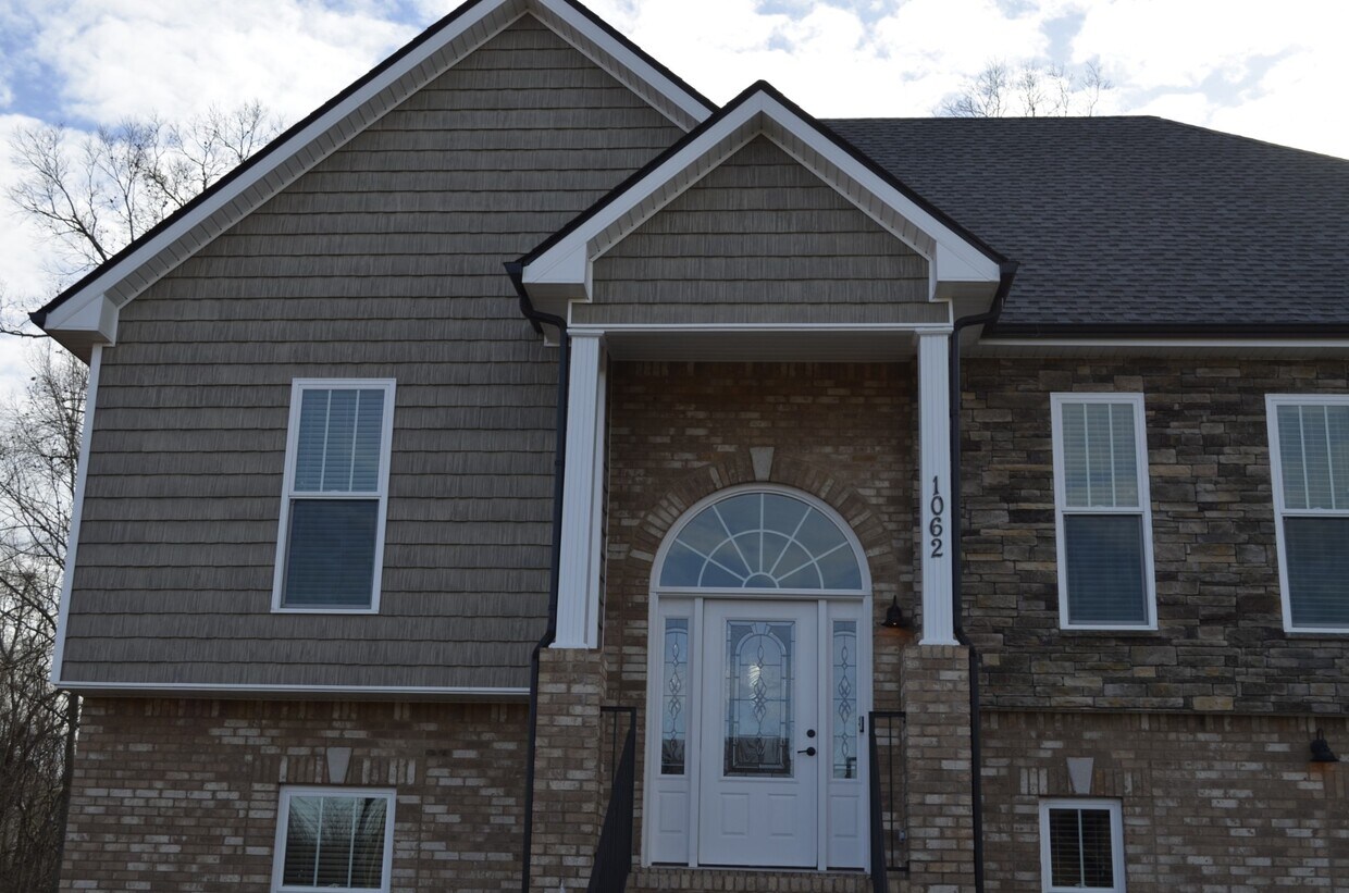 Primary Photo - 1062 Harrison Way