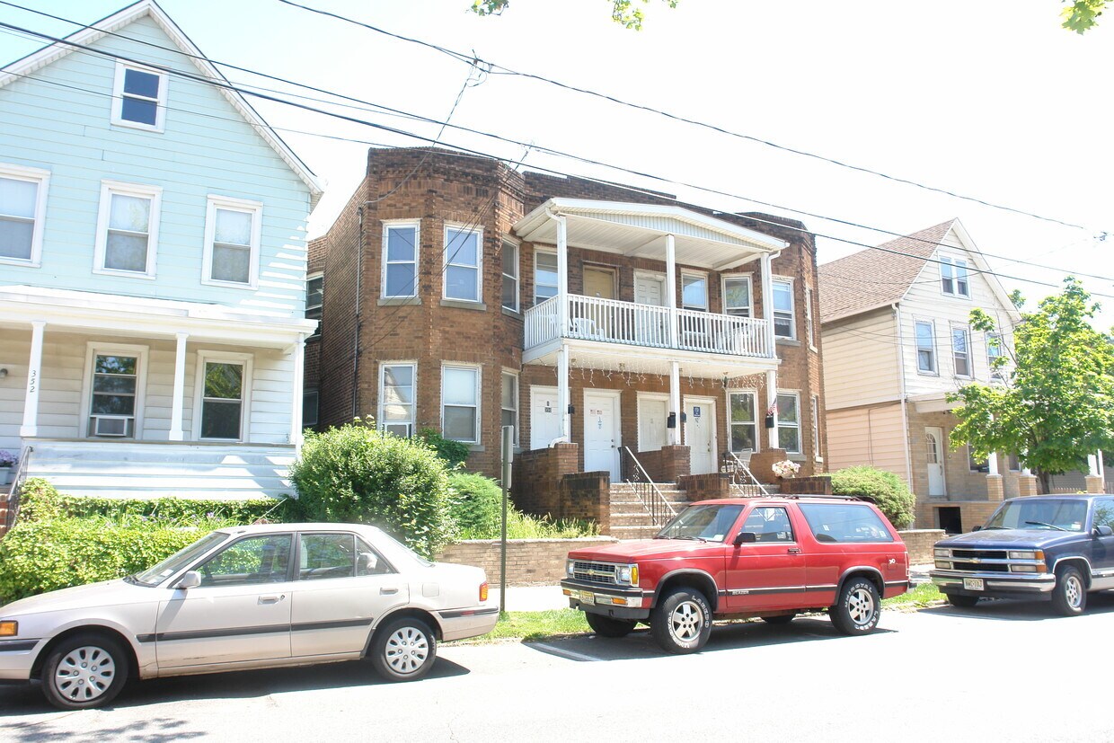Primary Photo - 350 Barclay St