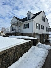 Building Photo - 103 Oak St