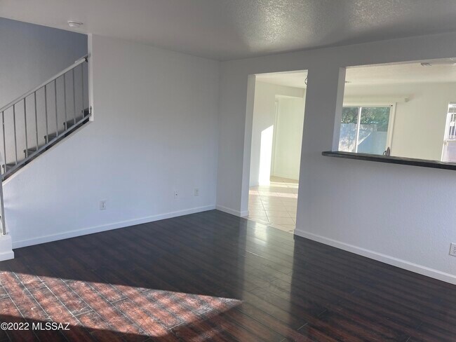 Foto del edificio - 6108 E Bramble St