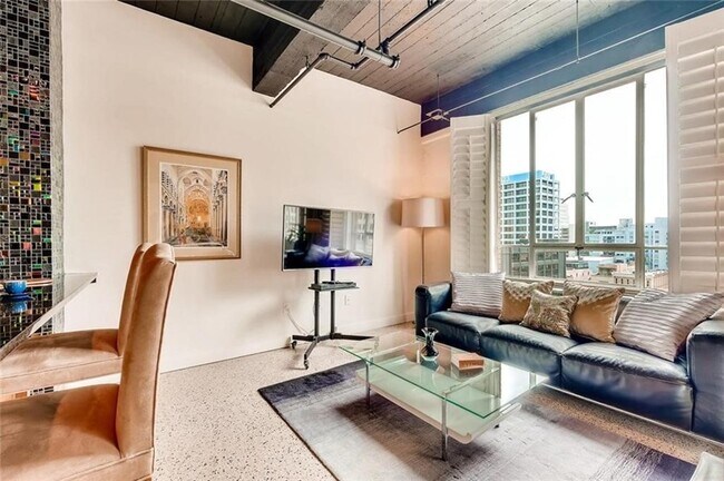Foto del edificio - Fabulous and Furnished!