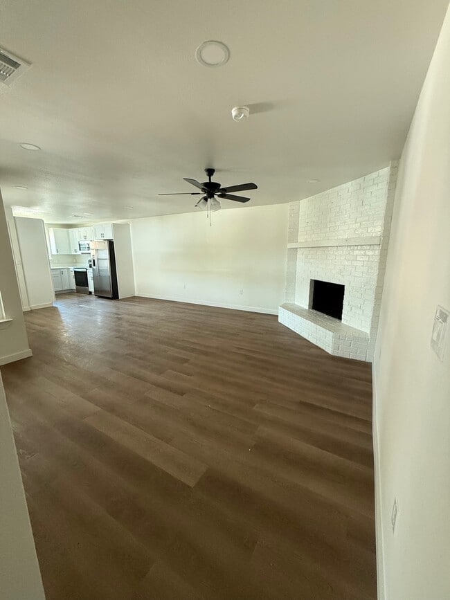 Building Photo - 2402 Lindblad Ct