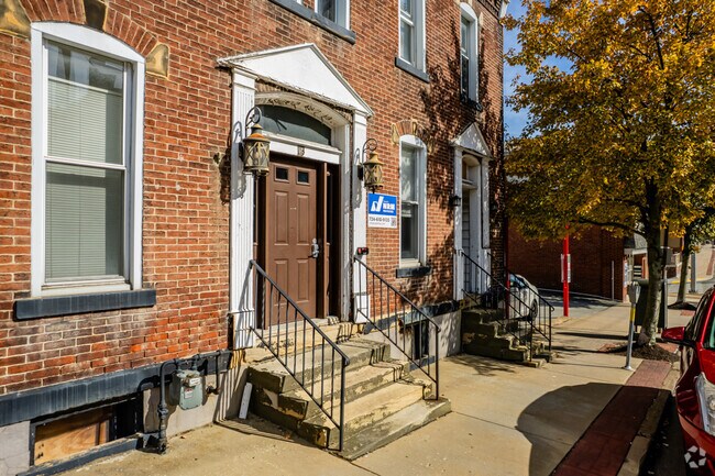 Building Photo - 13 N Maple Ave
