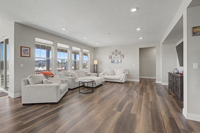 Foto del edificio - 2102 Summerlin Ln