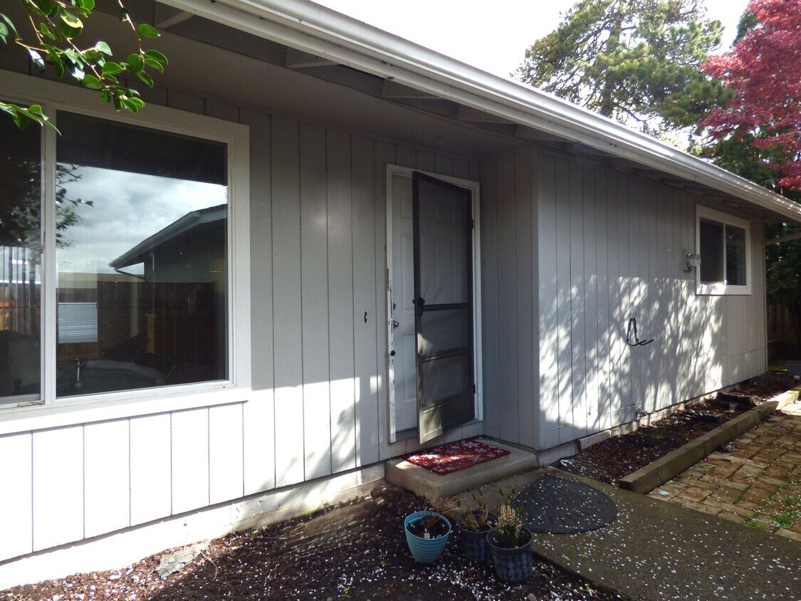 Foto del edificio - 2 bed 1 bath Home in Southeast Salem
